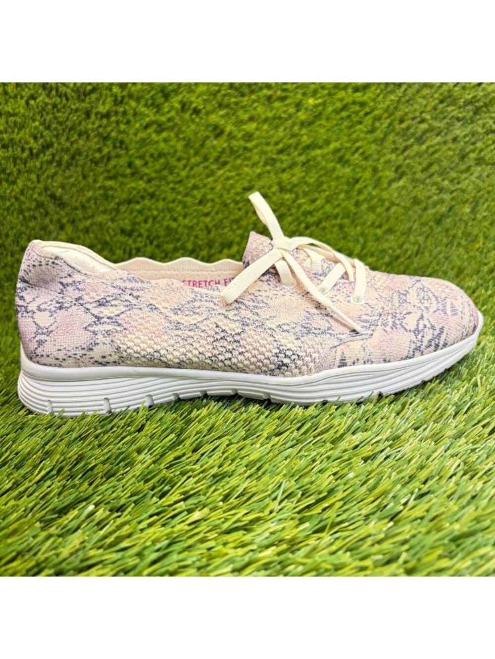 Skechers Seager Knit Womens Size 7.5D Beige Pink Casual Walking Slip On Shoes